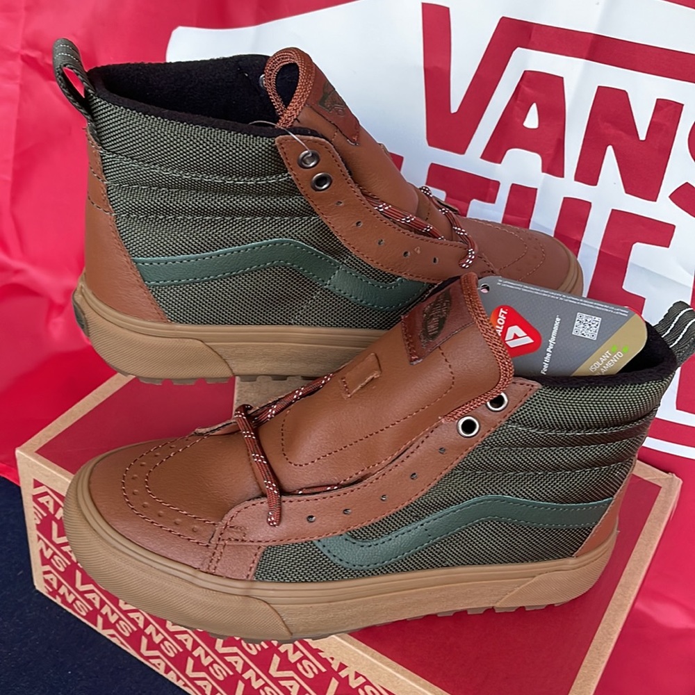 Vans Sk8-Hi Mte-1
Green/Gum
VNOA5HZY17P
WMNS boots - sneakers - Picture 11 of 16